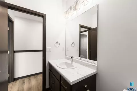 Bath - 316 S Willow Spring Dr, Sioux Falls, SD 57110 photo 4 of 4