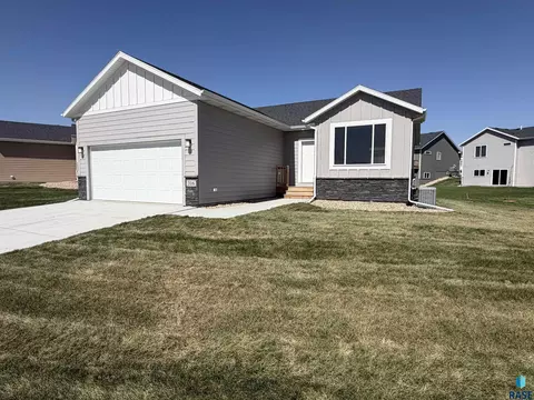 316 S Willow Spring Dr, Sioux Falls, SD 57110