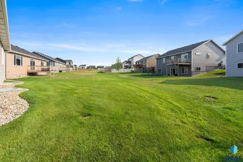 Exterior - 316 S Willow Spring Dr, Sioux Falls, SD 57110 photo 8 of 11