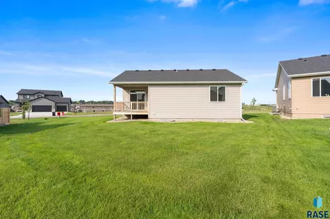 Exterior - 316 S Willow Spring Dr, Sioux Falls, SD 57110 photo 6 of 11