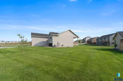Exterior - 316 S Willow Spring Dr, Sioux Falls, SD 57110 photo 5 of 11