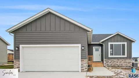 316 S Willow Spring Dr, Sioux Falls, SD 57110