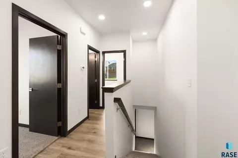 Entry Way - 316 S Willow Spring Dr, Sioux Falls, SD 57110 photo 2 of 3