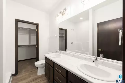 Bath - 316 S Willow Spring Dr, Sioux Falls, SD 57110 photo 1 of 4
