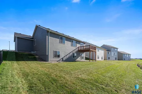 Exterior - 333 S Willow Spring Dr, Sioux Falls, SD 57110 photo 8 of 12