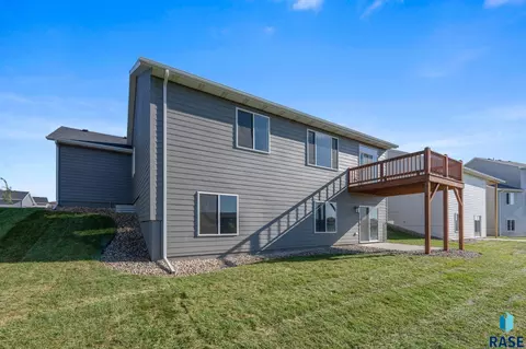 Exterior - 333 S Willow Spring Dr, Sioux Falls, SD 57110 photo 9 of 12