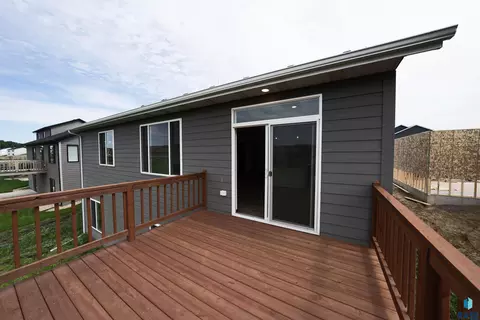 Exterior - 333 S Willow Spring Dr, Sioux Falls, SD 57110 photo 3 of 8