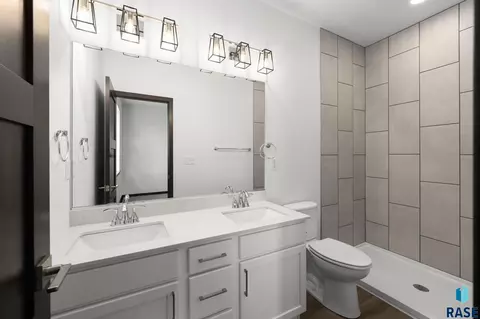 Bath - 333 S Willow Spring Dr, Sioux Falls, SD 57110 photo 1 of 3