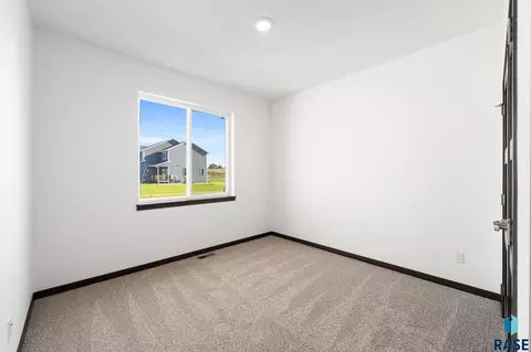 Bedroom - 333 S Willow Spring Dr, Sioux Falls, SD 57110 photo 5 of 6