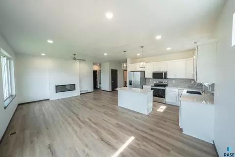 Living - 333 S Willow Spring Dr, Sioux Falls, SD 57110 photo 2 of 4