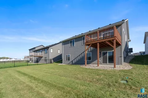 Exterior - 333 S Willow Spring Dr, Sioux Falls, SD 57110 photo 3 of 12