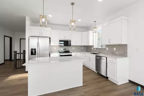 Kitchen - 333 S Willow Spring Dr, Sioux Falls, SD 57110 photo 1 of 5