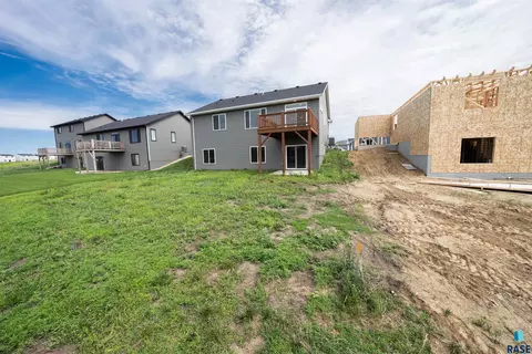 Exterior - 333 S Willow Spring Dr, Sioux Falls, SD 57110 photo 2 of 8