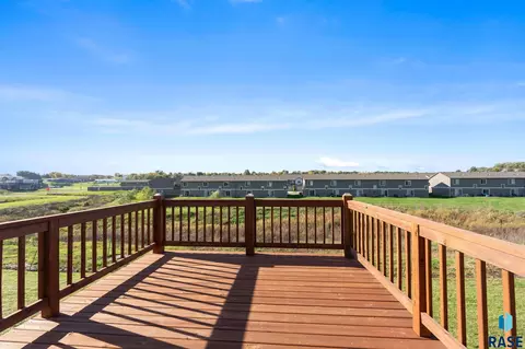 Exterior - 333 S Willow Spring Dr, Sioux Falls, SD 57110 photo 2 of 12
