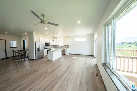 Living - 333 S Willow Spring Dr, Sioux Falls, SD 57110 photo 3 of 4