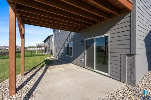 Exterior - 333 S Willow Spring Dr, Sioux Falls, SD 57110 photo 12 of 12