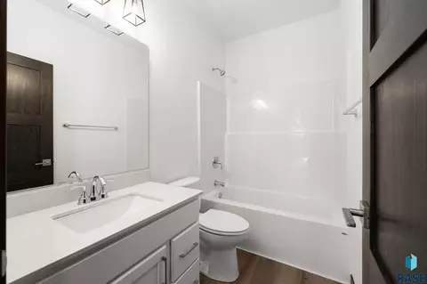 Bath - 333 S Willow Spring Dr, Sioux Falls, SD 57110 photo 3 of 3
