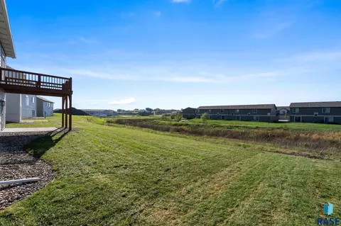 Exterior - 333 S Willow Spring Dr, Sioux Falls, SD 57110 photo 10 of 12