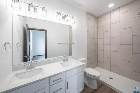 Bath - 333 S Willow Spring Dr, Sioux Falls, SD 57110 photo 1 of 1