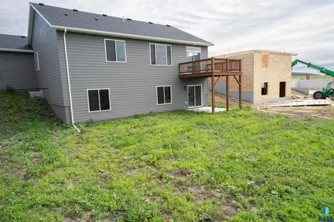 Exterior - 333 S Willow Spring Dr, Sioux Falls, SD 57110 photo 8 of 8