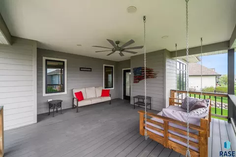 Exterior - 709 E Piping Rock Ln, Sioux Falls, SD 57108 photo 3 of 5