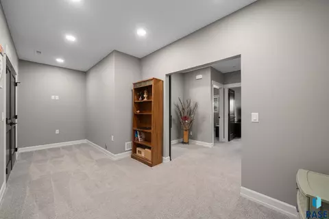 Entry Way - 709 E Piping Rock Ln, Sioux Falls, SD 57108 photo 6 of 6