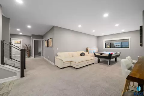 Entry Way - 709 E Piping Rock Ln, Sioux Falls, SD 57108 photo 5 of 6
