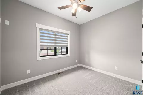 Bedroom - 709 E Piping Rock Ln, Sioux Falls, SD 57108 photo 3 of 8