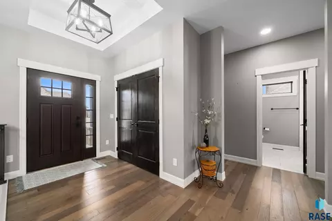 Entry Way - 709 E Piping Rock Ln, Sioux Falls, SD 57108 photo 1 of 6
