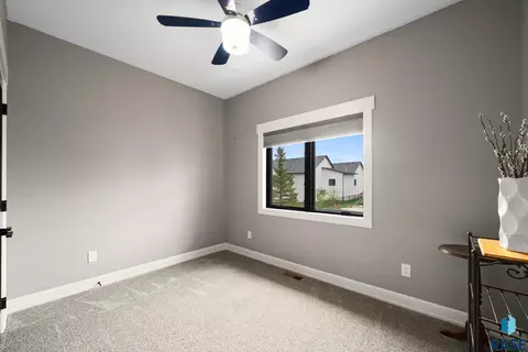 Bedroom - 709 E Piping Rock Ln, Sioux Falls, SD 57108 photo 4 of 8