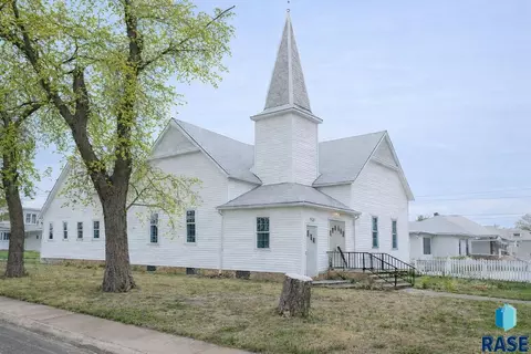 400 6th St, Hudson, SD 57034