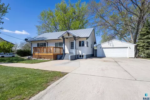 102 W Elder St, Canton, SD 57013