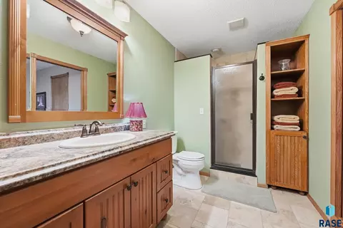 Bath - 27302 Atkins Pl, Tea, SD 57064 photo 2 of 3