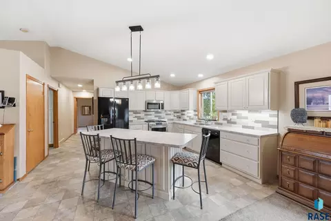 Kitchen - 27302 Atkins Pl, Tea, SD 57064 photo 3 of 3