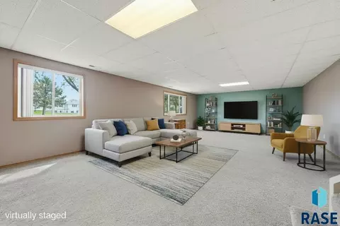 Living - 27302 Atkins Pl, Tea, SD 57064 photo 2 of 4