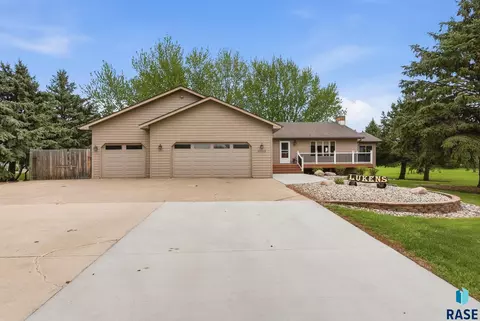 Exterior - 27302 Atkins Pl, Tea, SD 57064 photo 10 of 12