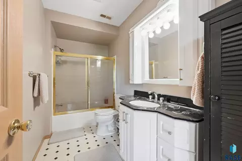 Bath - 27302 Atkins Pl, Tea, SD 57064 photo 3 of 3