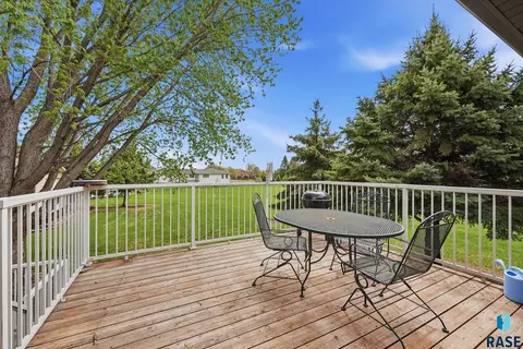 Exterior - 27302 Atkins Pl, Tea, SD 57064 photo 4 of 12