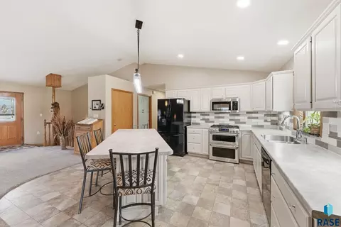 Kitchen - 27302 Atkins Pl, Tea, SD 57064 photo 2 of 3