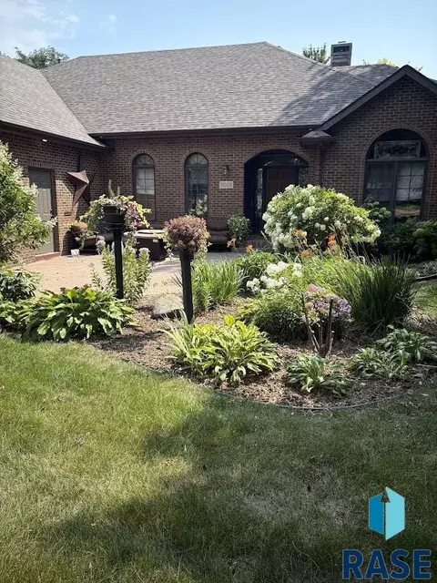 1001 E Ridge Rd, Sioux Falls, SD 57105