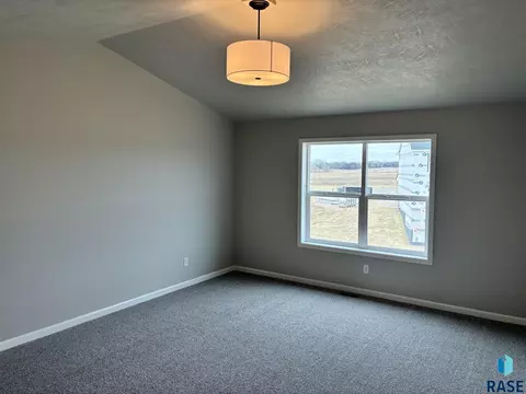 2001 N Valley View Rd, Sioux Falls, SD 57107 photo 13