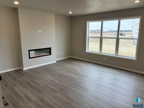 2001 N Valley View Rd, Sioux Falls, SD 57107 photo 7
