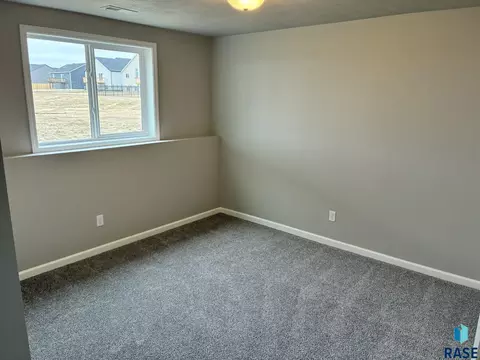 2001 N Valley View Rd, Sioux Falls, SD 57107 photo 27