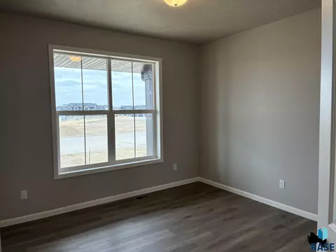 2001 N Valley View Rd, Sioux Falls, SD 57107 photo 10