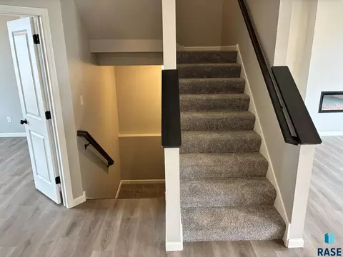 2001 N Valley View Rd, Sioux Falls, SD 57107 photo 11