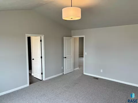2001 N Valley View Rd, Sioux Falls, SD 57107 photo 15