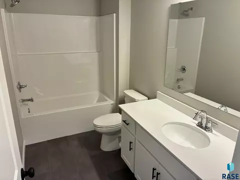 2001 N Valley View Rd, Sioux Falls, SD 57107 photo 24