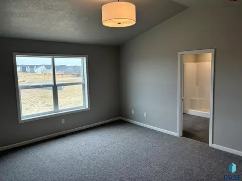 2001 N Valley View Rd, Sioux Falls, SD 57107 photo 14