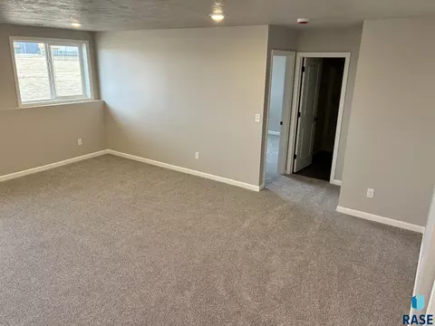 2001 N Valley View Rd, Sioux Falls, SD 57107 photo 25