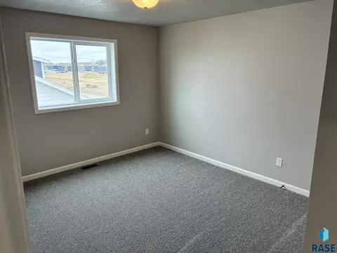 2001 N Valley View Rd, Sioux Falls, SD 57107 photo 21